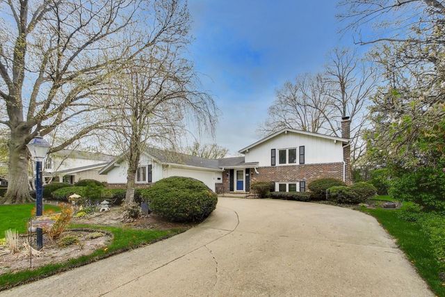 2412 Happy Hollow Road, Glenview, IL 60026