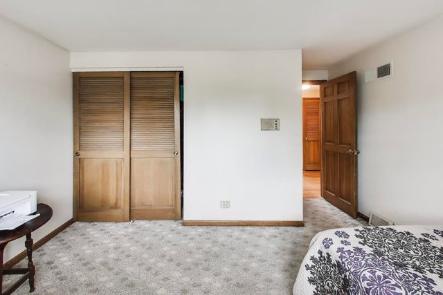 2412 Happy Hollow Road, Glenview, IL 60026