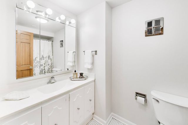 2412 Happy Hollow Road, Glenview, IL 60026
