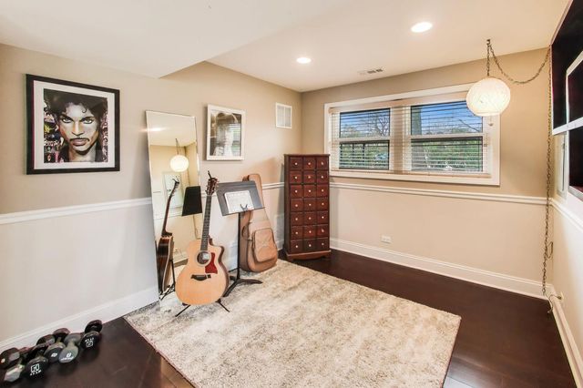2412 Happy Hollow Road, Glenview, IL 60026