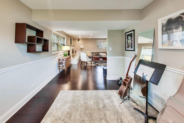 2412 Happy Hollow Road, Glenview, IL 60026