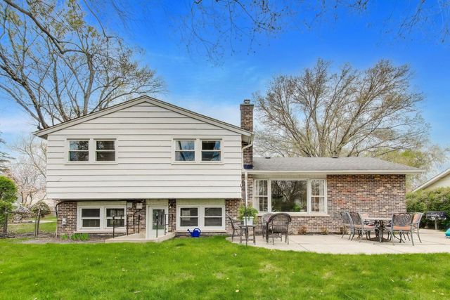 2412 Happy Hollow Road, Glenview, IL 60026