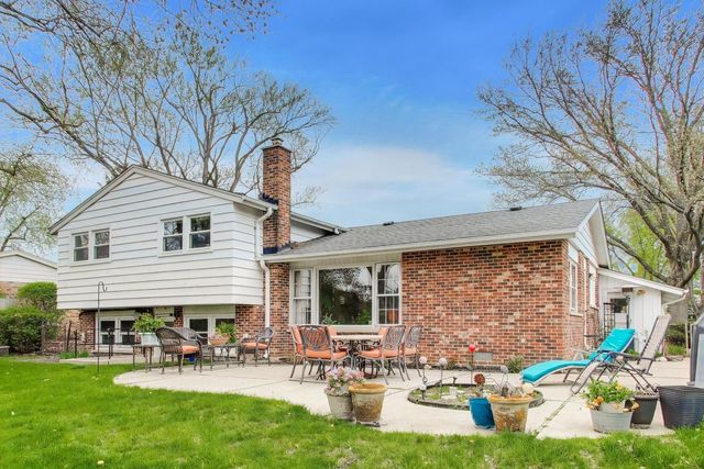 2412 Happy Hollow Road, Glenview, IL 60026