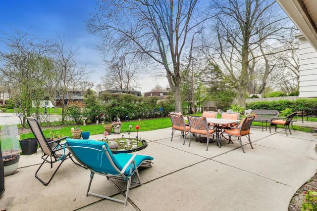 2412 Happy Hollow Road, Glenview, IL 60026