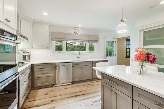 2412 Happy Hollow Road, Glenview, IL 60026