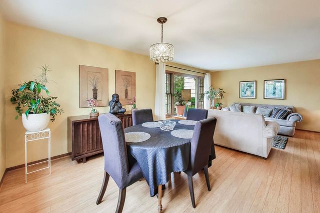 2412 Happy Hollow Road, Glenview, IL 60026