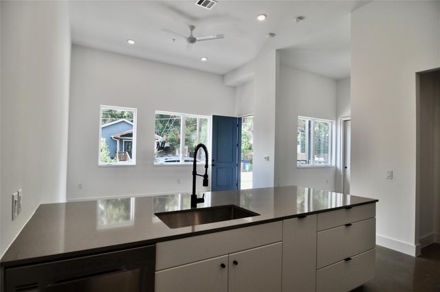 2709 E 5th ST 2105, Austin, TX 78702