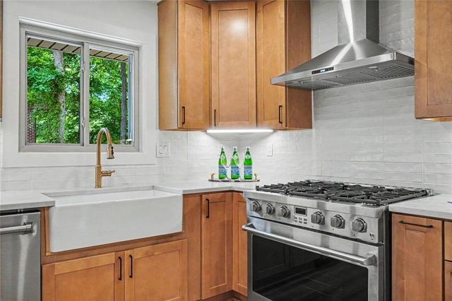 2700 Hawaii Court, Decatur, GA 30033