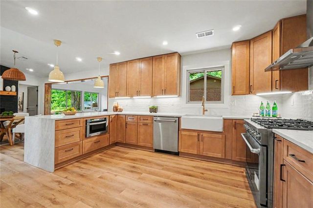 2700 Hawaii Court, Decatur, GA 30033