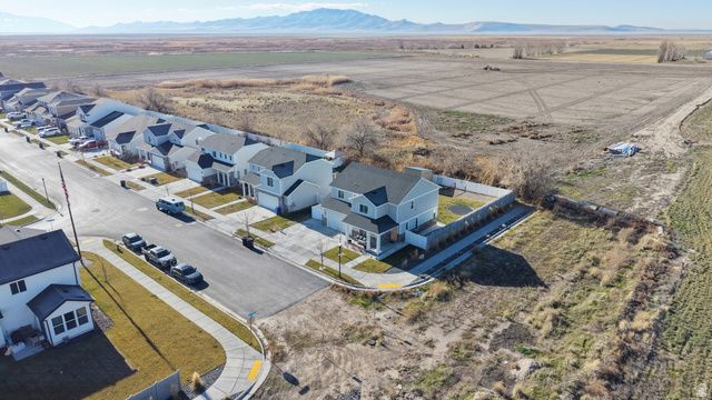 3214 S FIELDS AVE, Syracuse, UT 84075