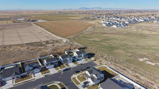 3214 S FIELDS AVE, Syracuse, UT 84075