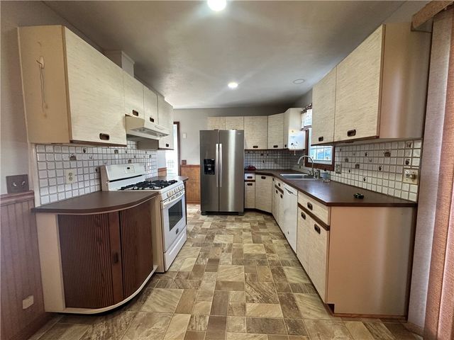 65 Ingalls Street, Warwick, RI 02889