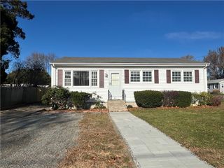 65 Ingalls Street, Warwick, RI 02889