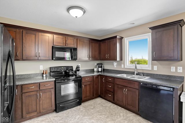 108 Sunburst Circle, Alexandria, IN 46001