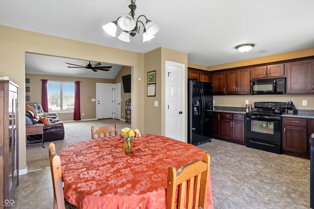 108 Sunburst Circle, Alexandria, IN 46001