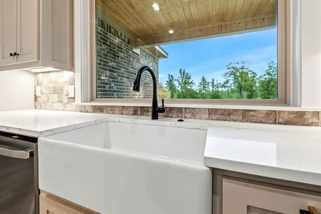 548 Valley Oak Drive, Sherwood, AR 72120