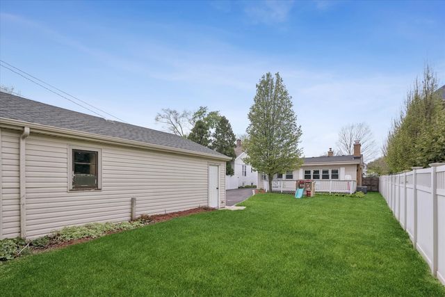 291 N Maple Avenue, Elmhurst, IL 60126