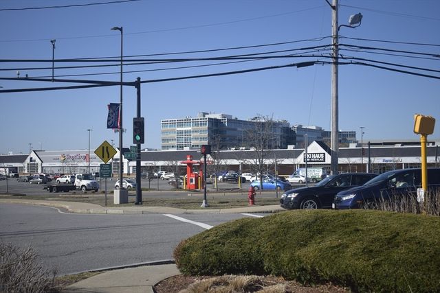 3 Baldwin Green Cmn 104, Woburn, MA 01801