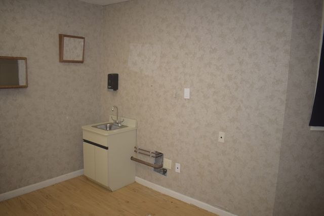 3 Baldwin Green Cmn 104, Woburn, MA 01801