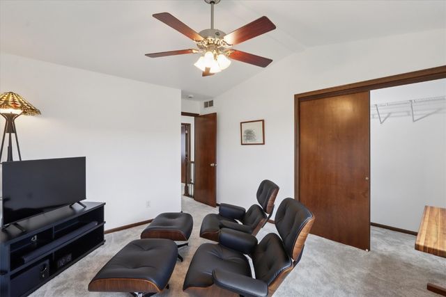 1835 Wrigley Street, Ely, IA 52227