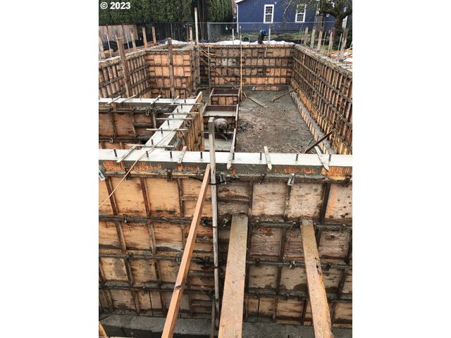 8040 Se KNIGHT St, Portland, OR 97206