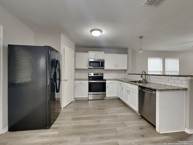 6647 Hartnet, Converse, TX 78109