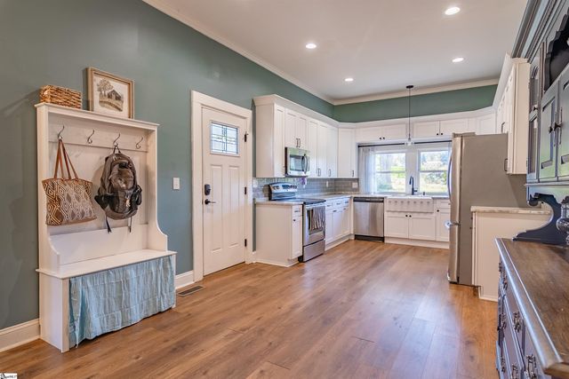 6025 Mountain View Road, Taylors, SC 29687