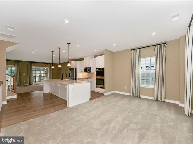 10722 PRESIDENTIAL PKWY #B, Upper Marlboro, MD 20772