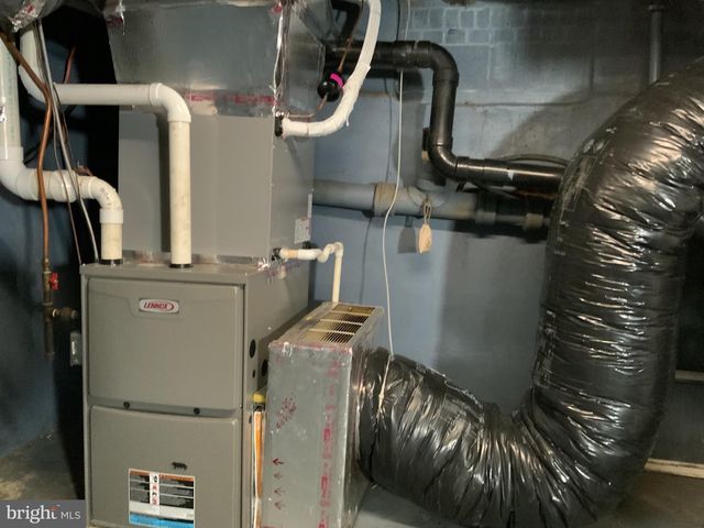 1100 CENTER ST, Coal Township, PA 17866