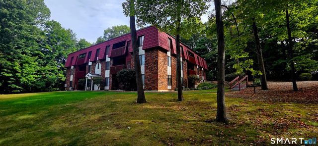 10 Woodsedge Drive 4B, Newington, CT 06111