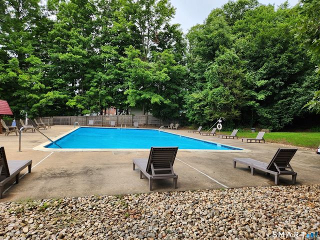10 Woodsedge Drive 4B, Newington, CT 06111