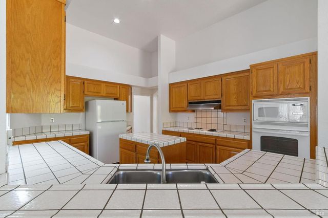 2988 Rustle Ct, Fairfield, CA 94534