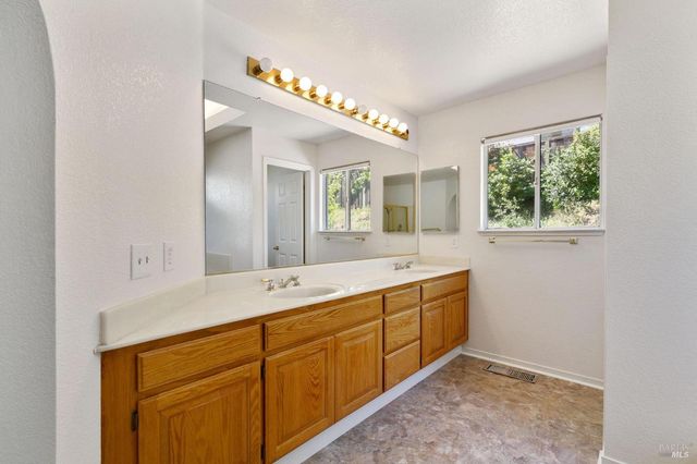 2988 Rustle Ct, Fairfield, CA 94534