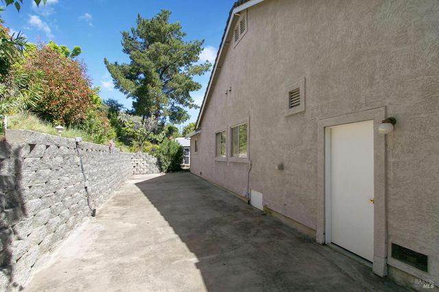 2988 Rustle Ct, Fairfield, CA 94534