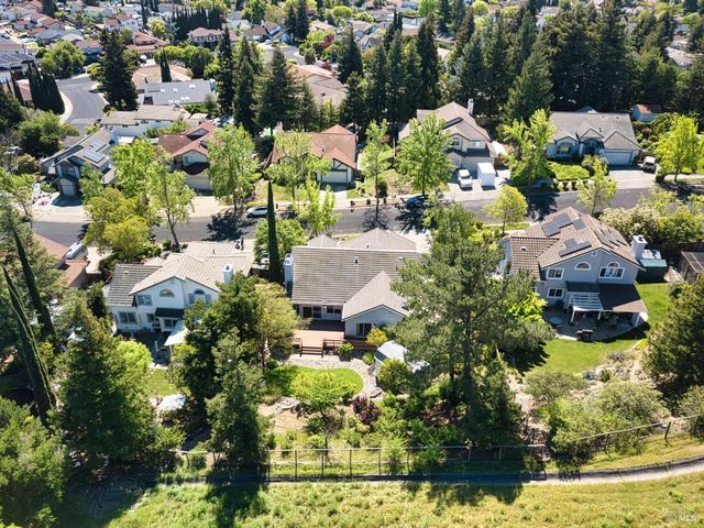 2988 Rustle Ct, Fairfield, CA 94534