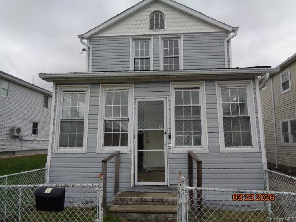19 E 10th Road, Broad Channel, NY 11693