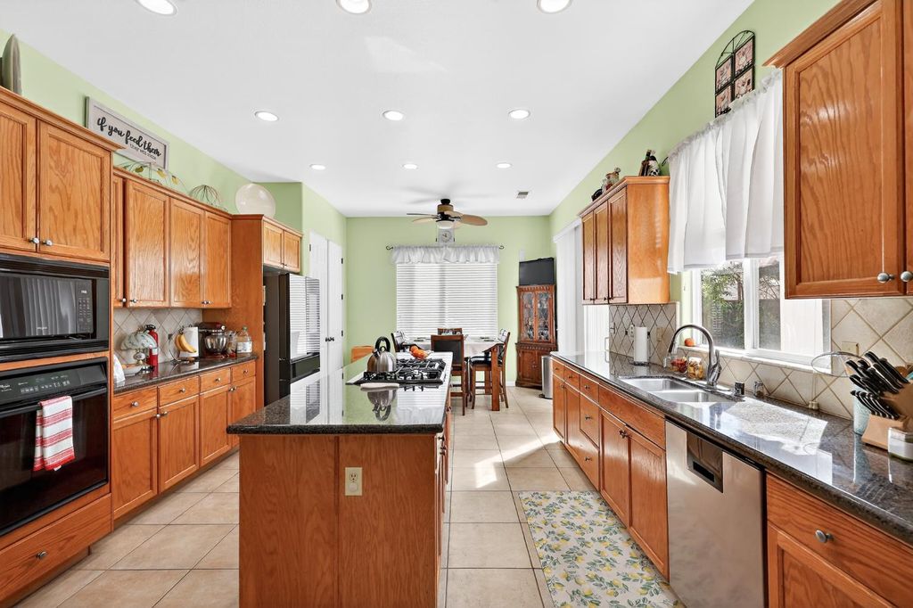 Image 25 of property listing at 8815 Laguna, Chowchilla, CA 93610