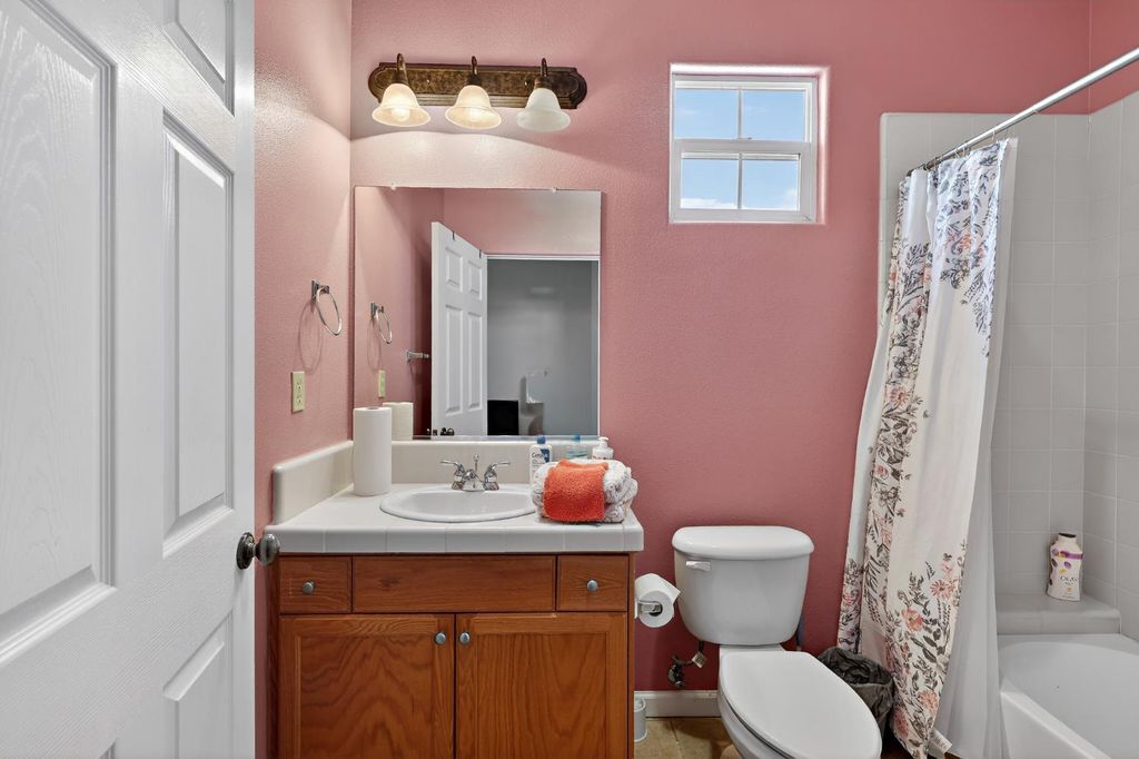 Image 51 of property listing at 8815 Laguna, Chowchilla, CA 93610