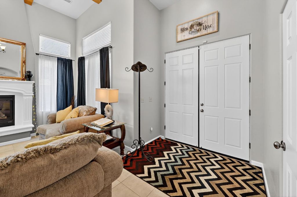 Image 8 of property listing at 8815 Laguna, Chowchilla, CA 93610