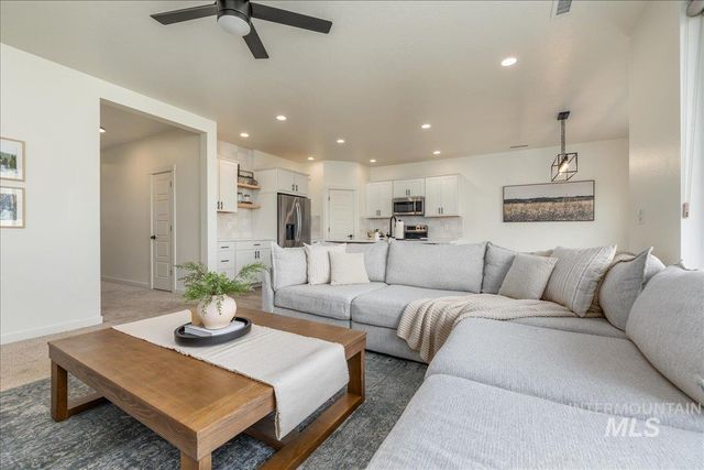 3090 W Silver River St., Meridian, ID 83646