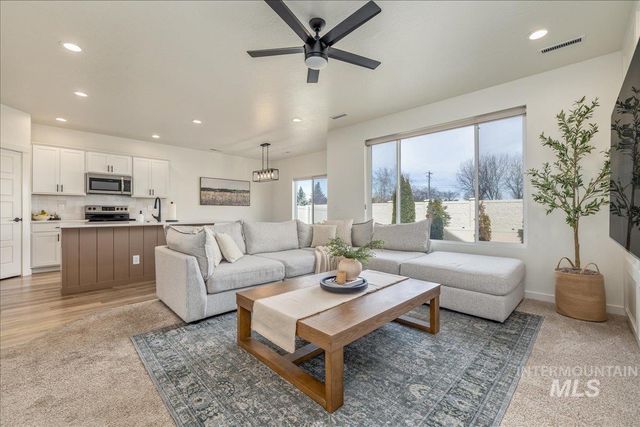 3090 W Silver River St., Meridian, ID 83646