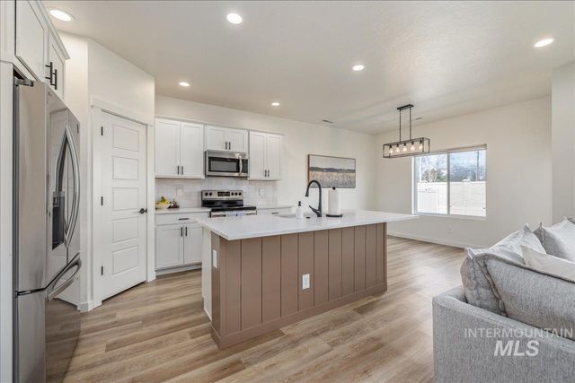 3090 W Silver River St., Meridian, ID 83646