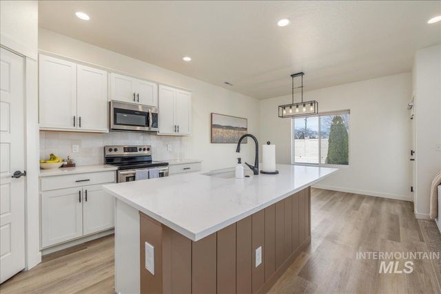 3090 W Silver River St., Meridian, ID 83646