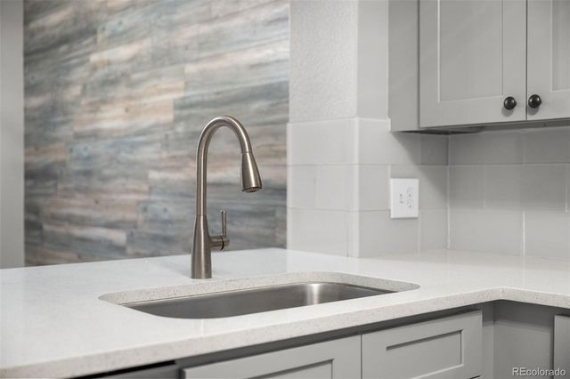 2575 S Syracuse Way H201, Denver, CO 80231