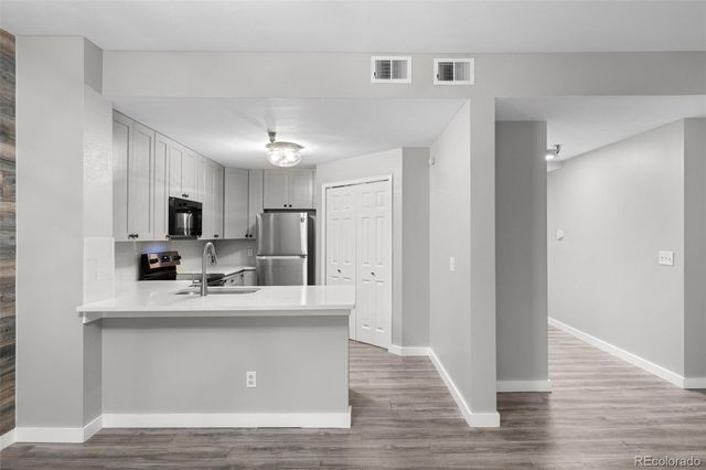 2575 S Syracuse Way H201, Denver, CO 80231