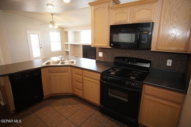 10002 Cross Street, El Paso, TX 79924