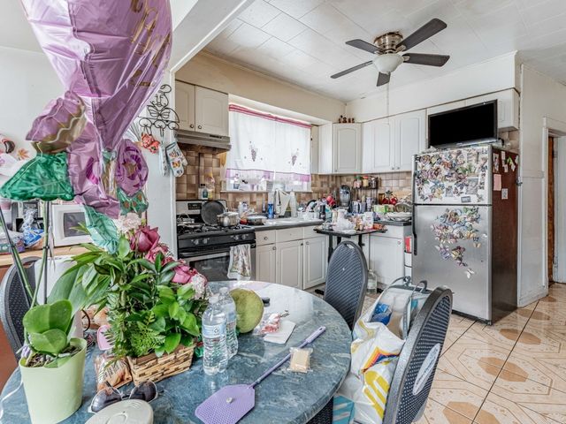 5730 S Washtenaw Avenue, Chicago, IL 60629
