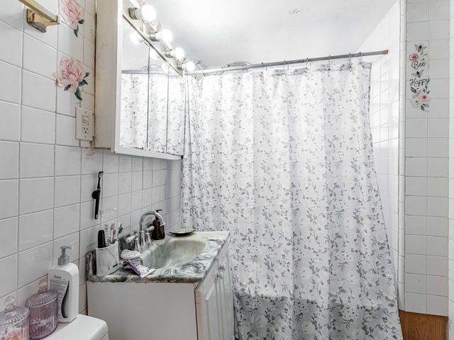 5730 S Washtenaw Avenue, Chicago, IL 60629