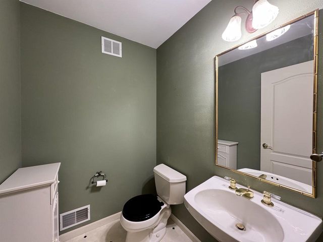 451 OAKVIEW MEADOW STREET, Amherst, WI 54406