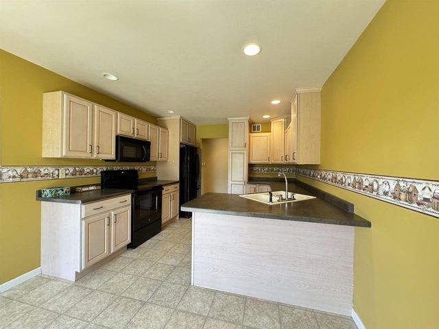 451 OAKVIEW MEADOW STREET, Amherst, WI 54406